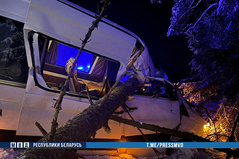 Маршрутка с пассажирами попала в аварию – понадобилась помощь медиков