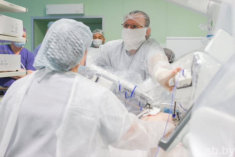 В Беларуси сделали первую операцию при помощи робота