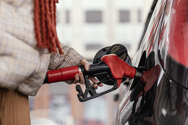 Разгрузить очереди: все больше заправок оснащают кассами самообслуживания