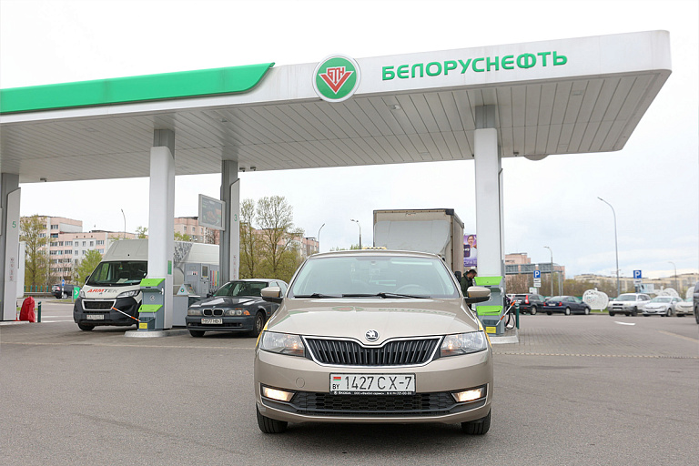 Стало известно, могут ли проверить техосмотр по камерам на АЗС
