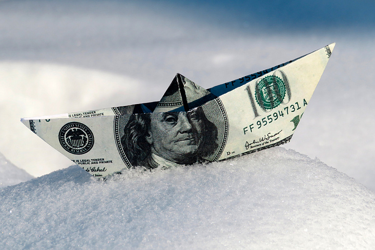 Мошенники намудрили: минчанин отдал деньги, а потом выкопал из снега чужие