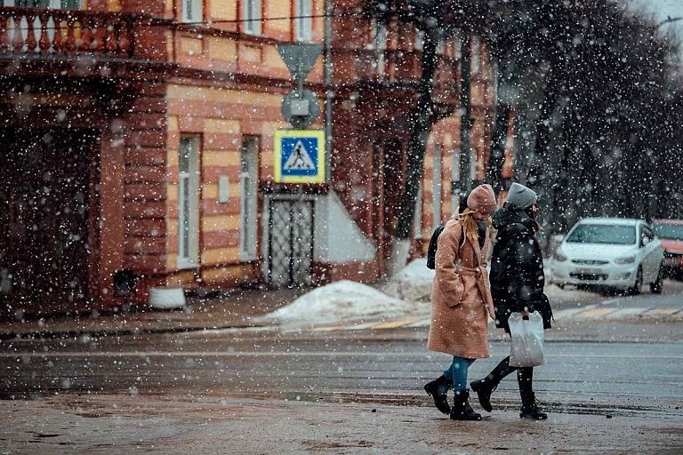 Туманно, снежно, дождливо: белорусов предупреждают о гололедице на неделе