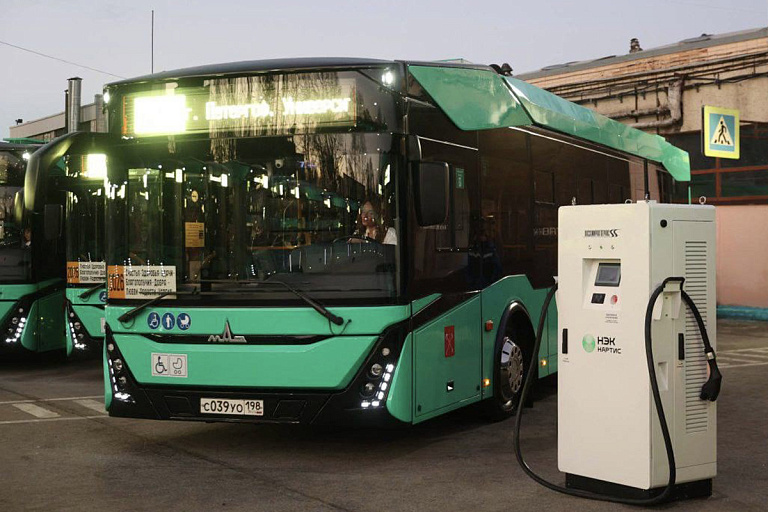 МАЗ анонсировал выпуск электробуса-"гармошки" – что за он