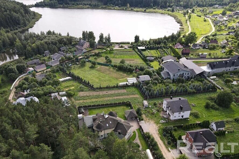 В элитном поселке под Минском продают базу отдыха – сколько просят