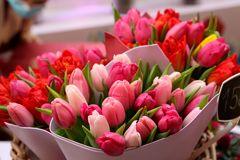 На Комаровке появились белорусские тюльпаны – а что по ценам