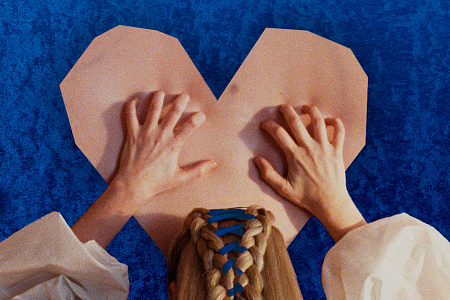 Что дарить в День влюбленных: валентинки с актерами "Грозового перевала"