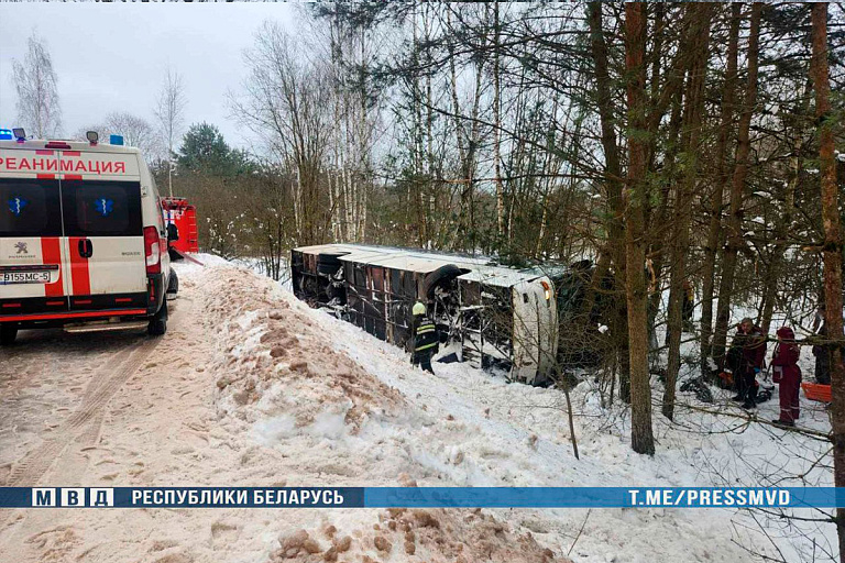Автобус с 47 пассажирами попал в аварию под Минском – есть пострадавшие