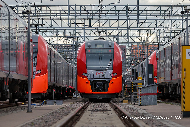 Лукашенко и Путин одобрили весенний запуск пригородных поездов – детали