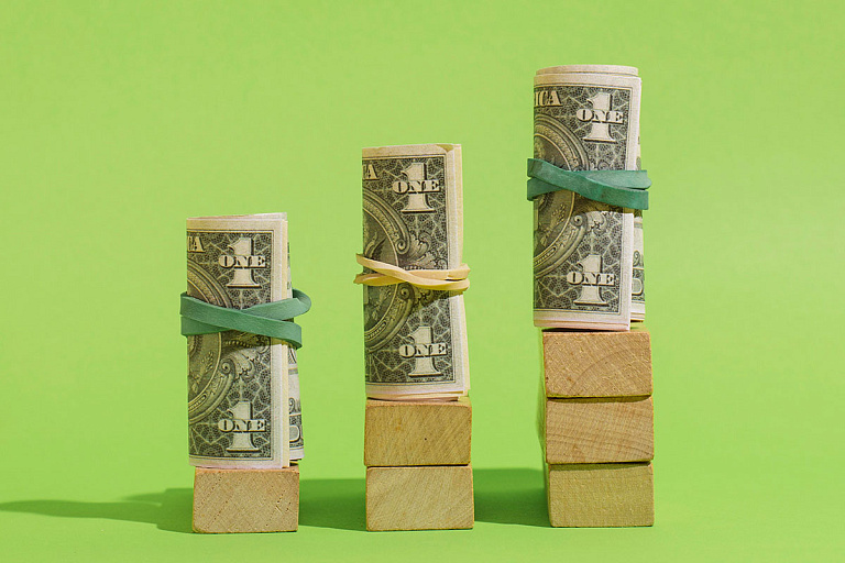 Доллар "сорвался с цепи": что случилось и чего ждать дальше