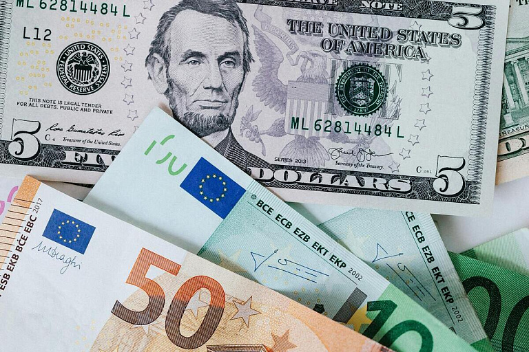 Евро и доллар отрываются на бирже – итоги торгов 5 марта