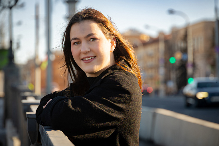 "Не люблю нытиков": молодая белоруска с ДЦП мечтает найти работу