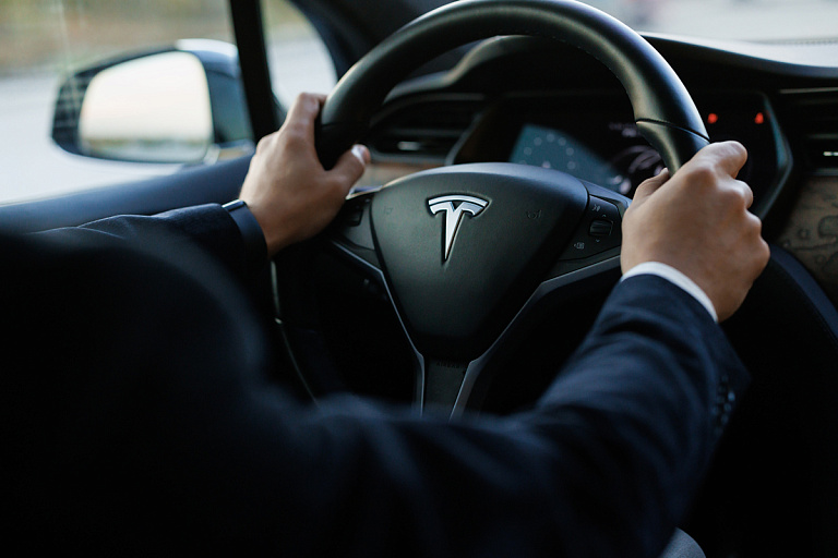 К Tesla белоруса получил доступ прошлый владелец – что было дальше