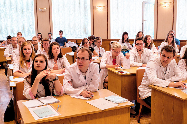 В медвузах Беларуси исчезнут платные места – изучили тенденцию последних лет