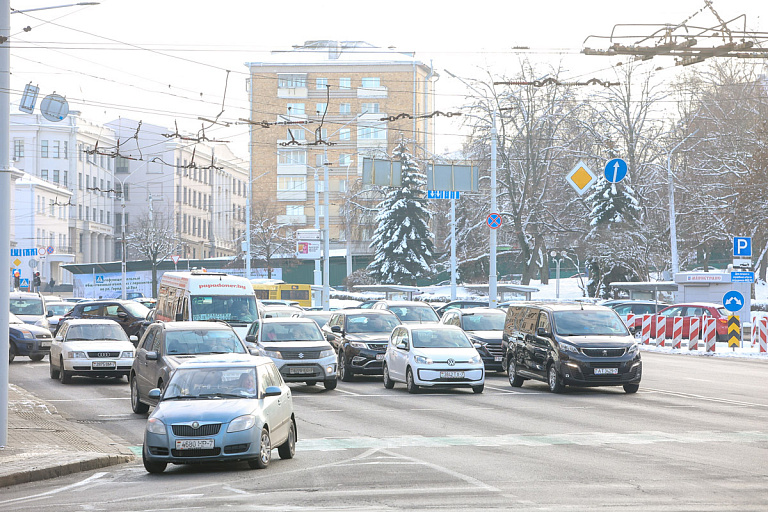 У каждого третьего: узнали, сколько автомобилей у белорусов