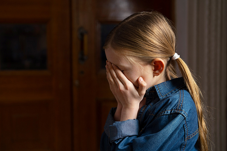 Испугалась детдома: 9-летняя минчанка отдала мамины украшения мошенникам