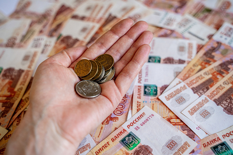 Белорусам запретили ввоз крупных сумм российских рублей в страну