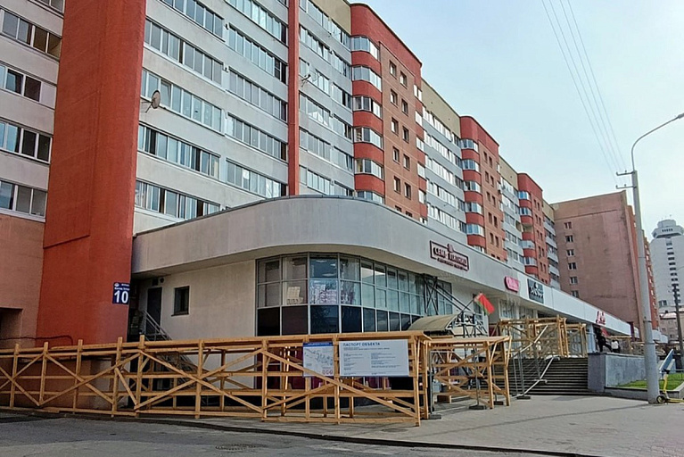 В Минске ушел на капремонт "красный дом" длиной почти километр