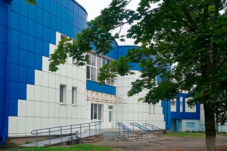 Бетон и голые стены: в Гомельской области "забыли" про целое здание