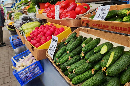 Толпы минчан рванули на Комаровку: узнали, на что цены обвалились к выходным