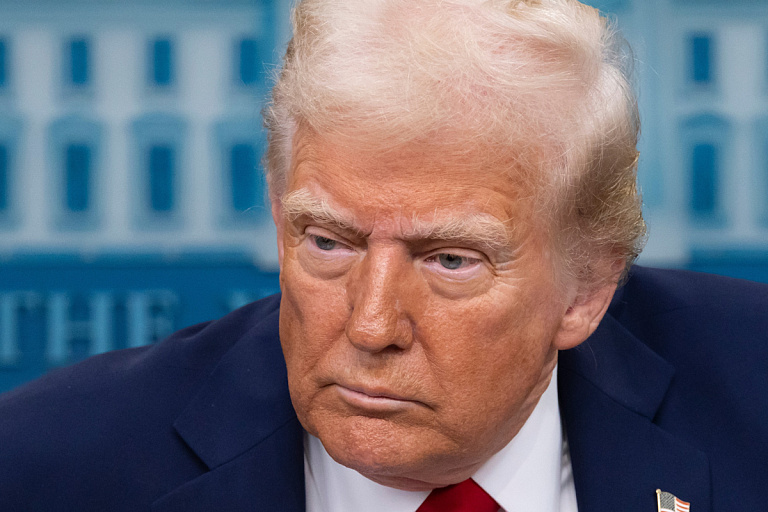 На приеме с участием Трампа началась стрельба – нападавшего задержали