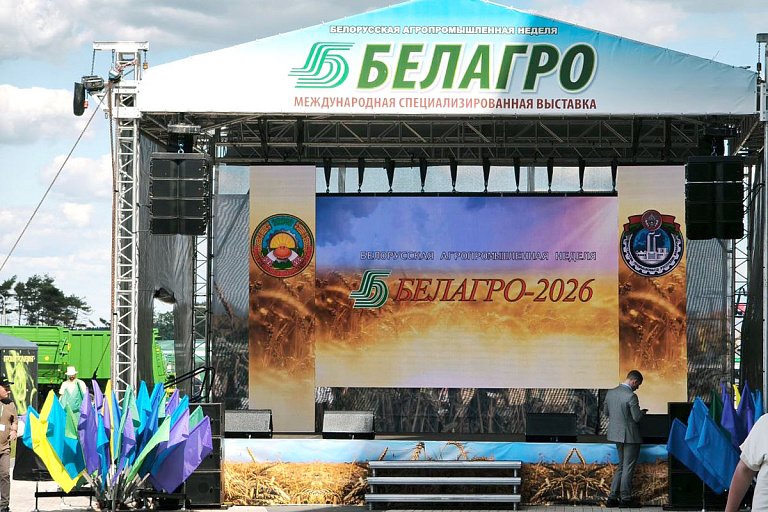Тракторы как спорткары, жеребцы и наношашлык: за чем идут на "Белагро"