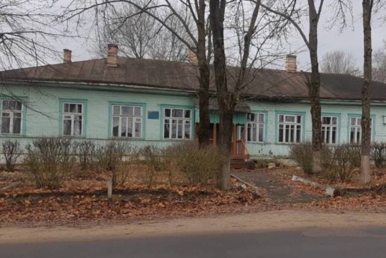 Здание с советским вайбом предлагают купить под Борисовом – цена вопроса