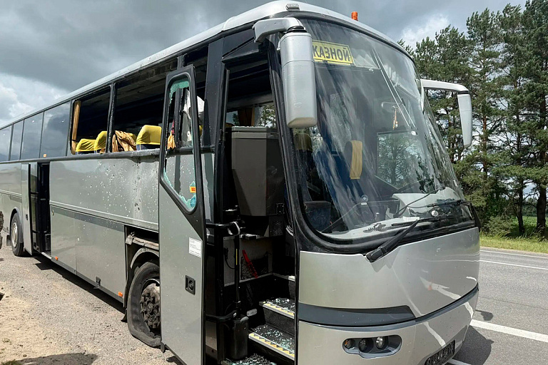 Автобус с белорусскими детьми попал под удар БПЛА в Брянской области
