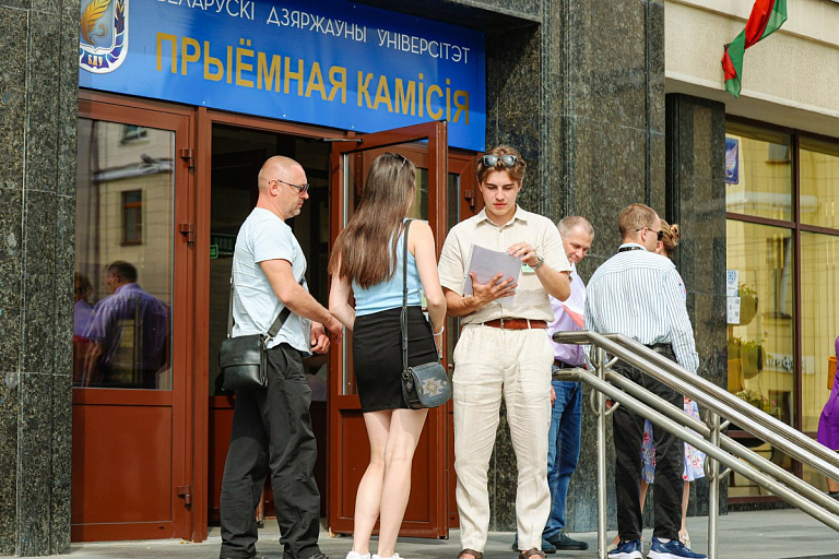 В Беларуси настало время подавать документы в вузы