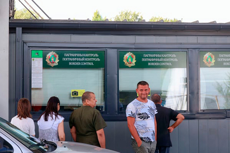 Тэрмін праверкі абмежаванняў на выезд змянілі ў Беларусі